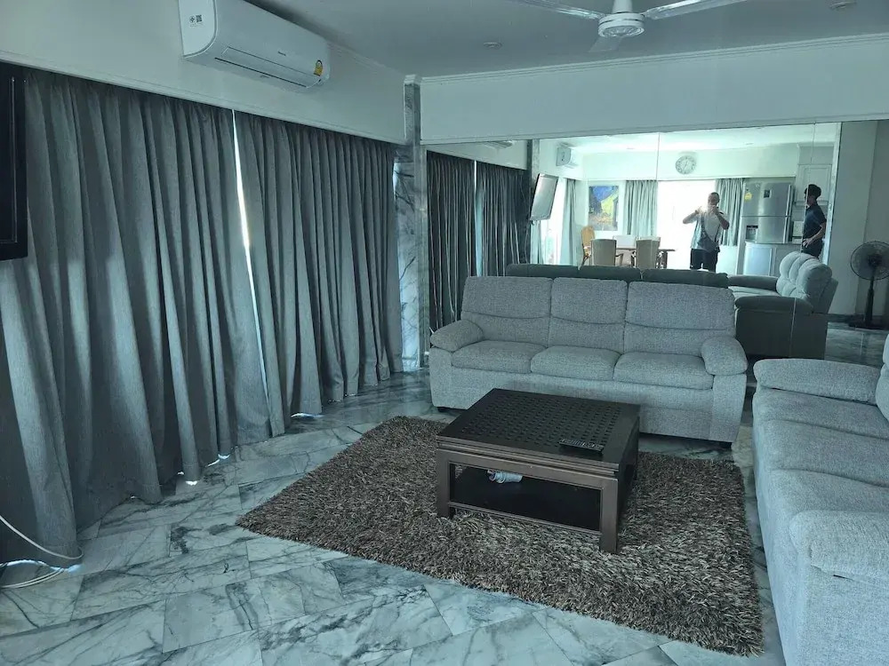 Large Apartment 401 jhr