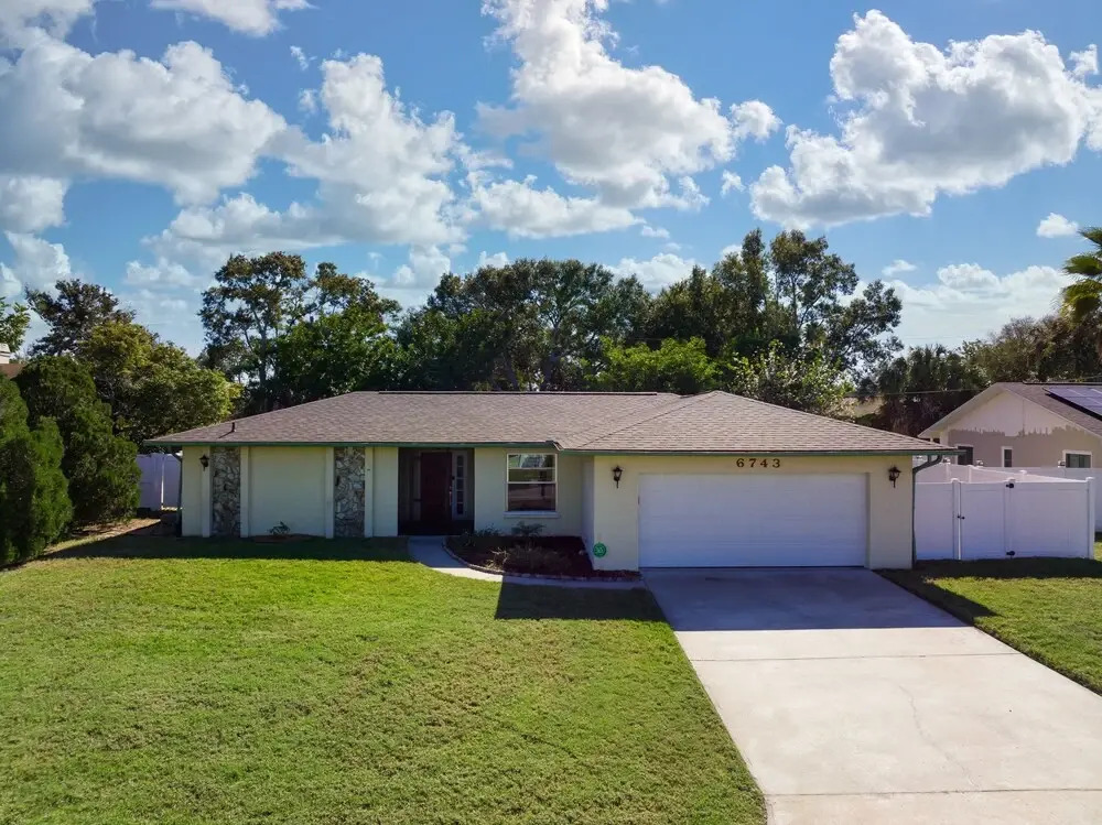 3 Bedroom Pool Home Less Than 5 Miles to Beaches 3 Home by Redawning