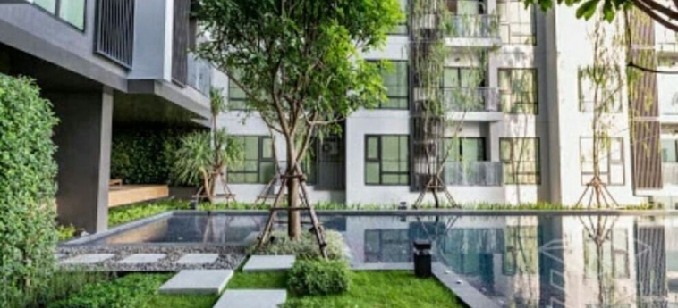 Rhythm Sukhumvit 36-38 by Jummie
