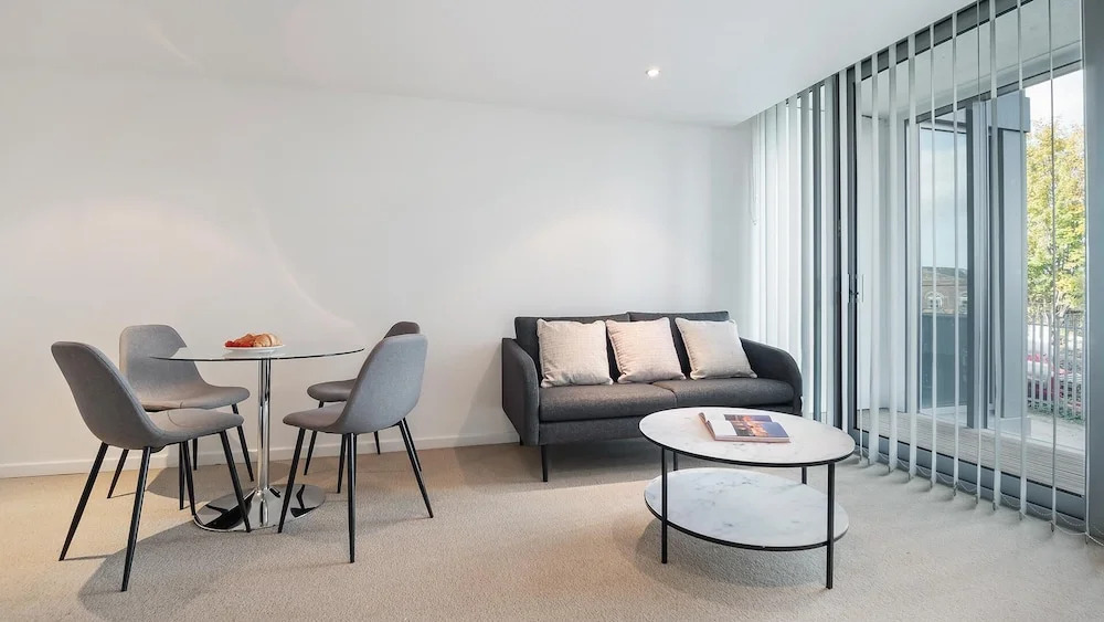 Spacious 2BR Apartment in Prime Central Location