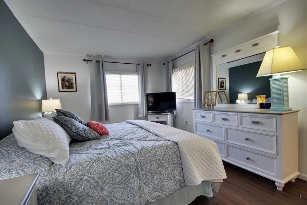 Salty Sands II 201 - 2 Br Condo
