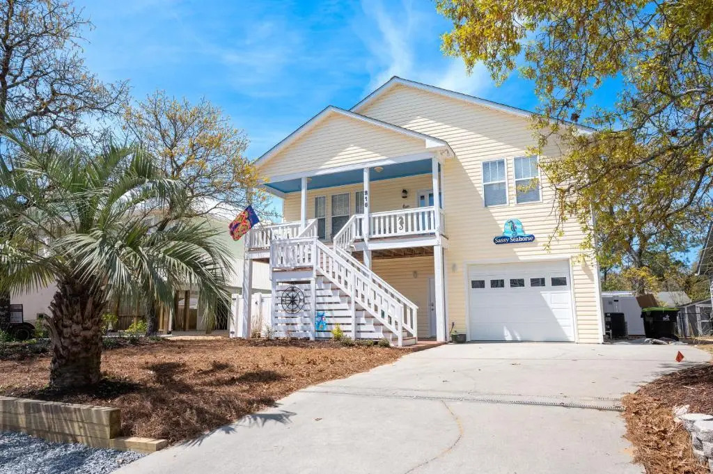 The Sassy Seahorse by Oak Island Accommodations