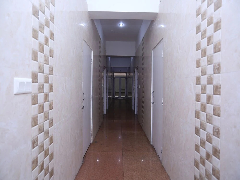 OYO 15681 Matri Neer