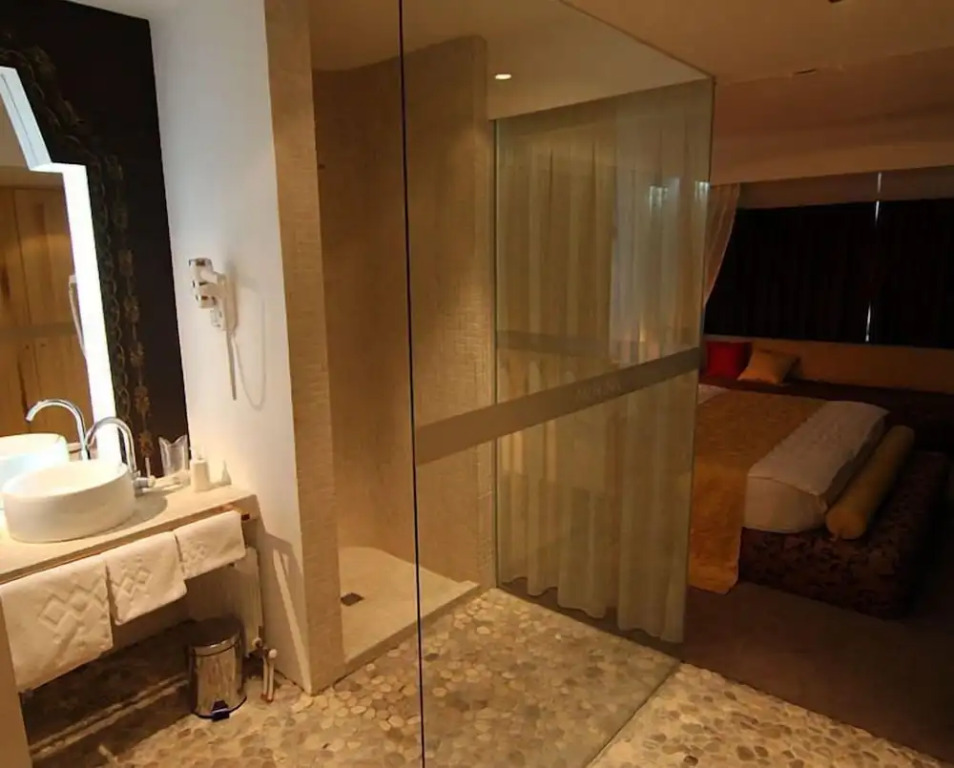 Merona Hotel