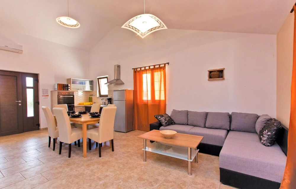 Gorgeous Home In Liznjan
