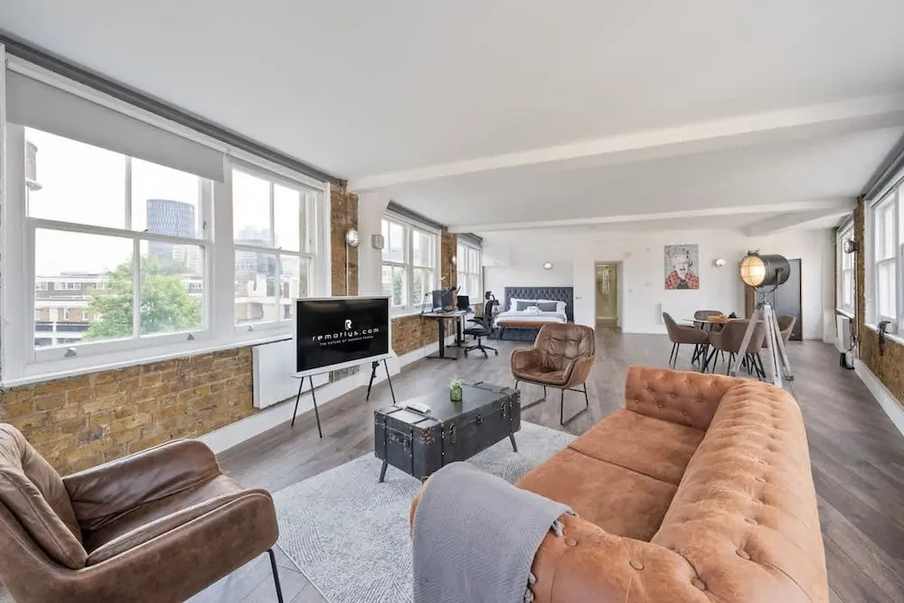 Large 1 Bedroom Studio in Old St