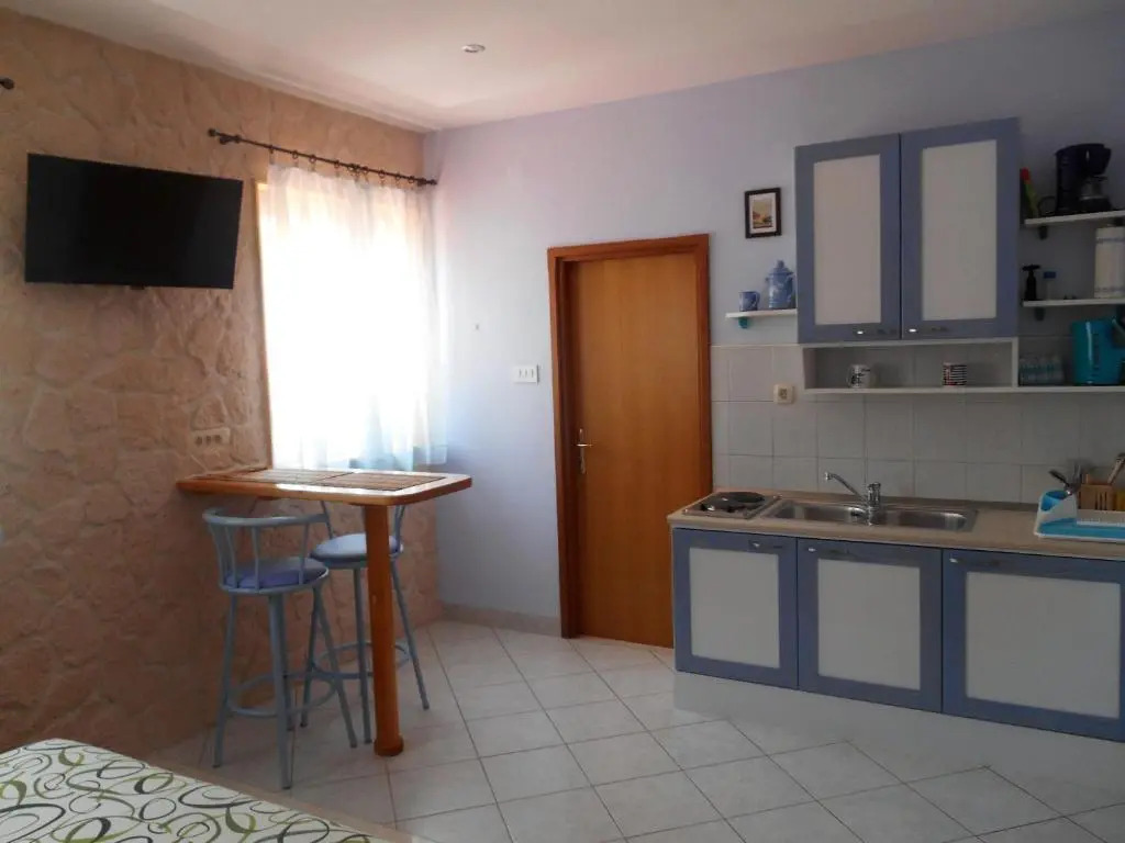 Apartments Brešan