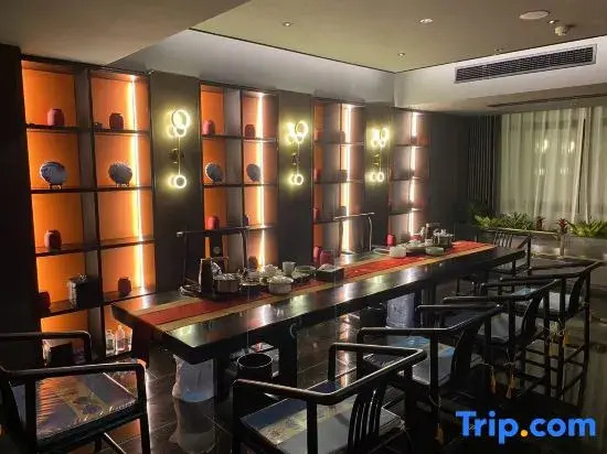 Jingsha Four Seasons Changchun Hotel (Yiwu International Trade City District 1)