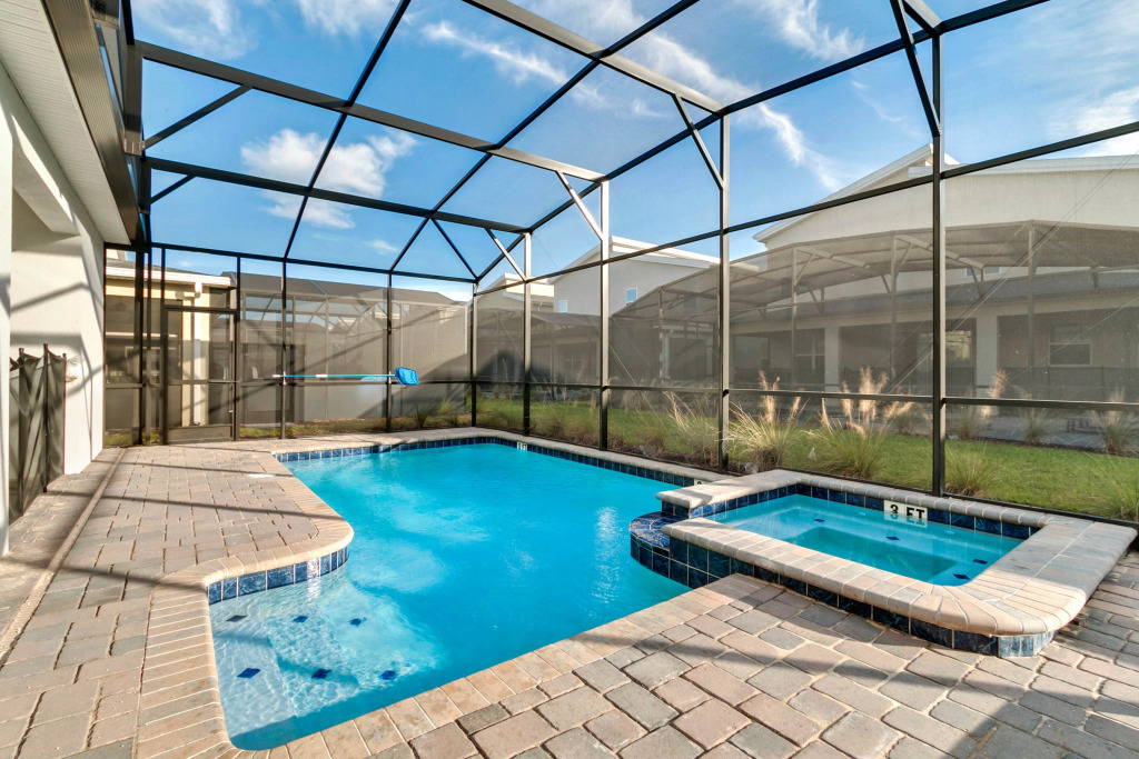 6 Bd 6 Ba Storey Lake 4528 Tb