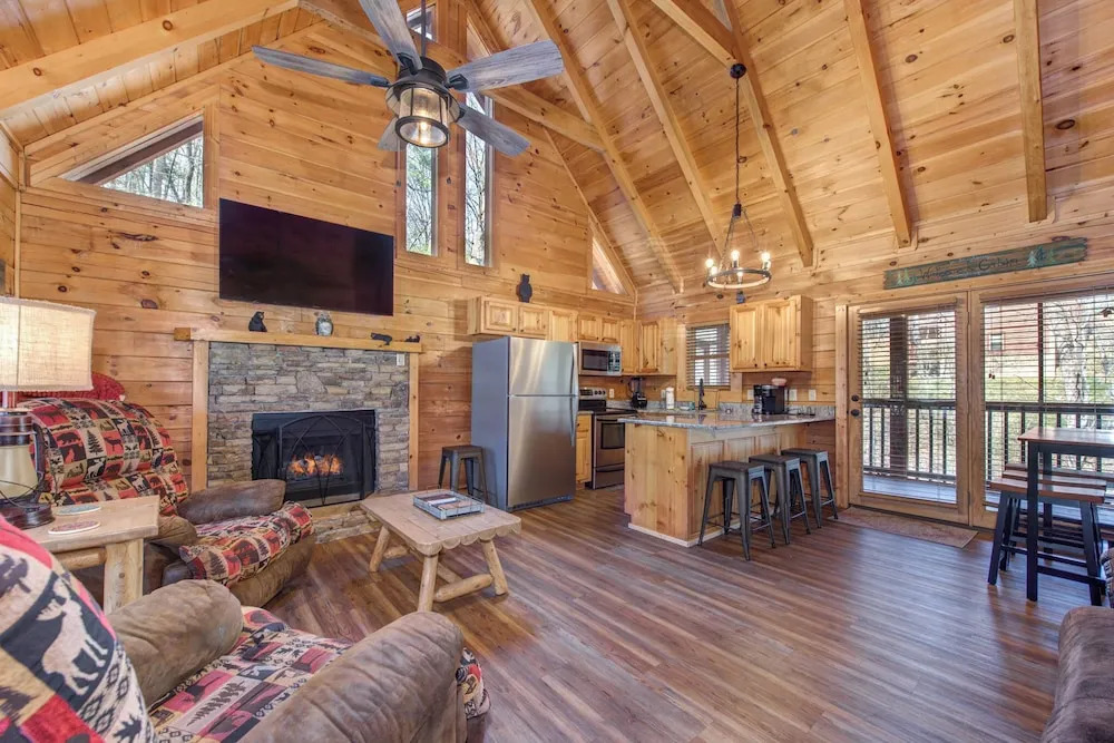 Country Bear Cove - Hot Tub, Games & Deck w/ View