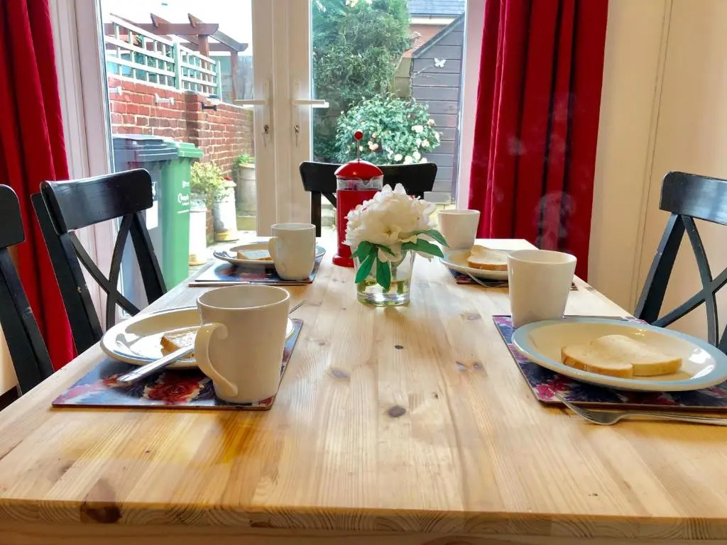 Little Connaught 2 bed House pet friendly