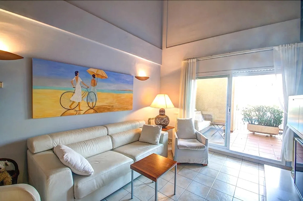 Duplex White Can Pei