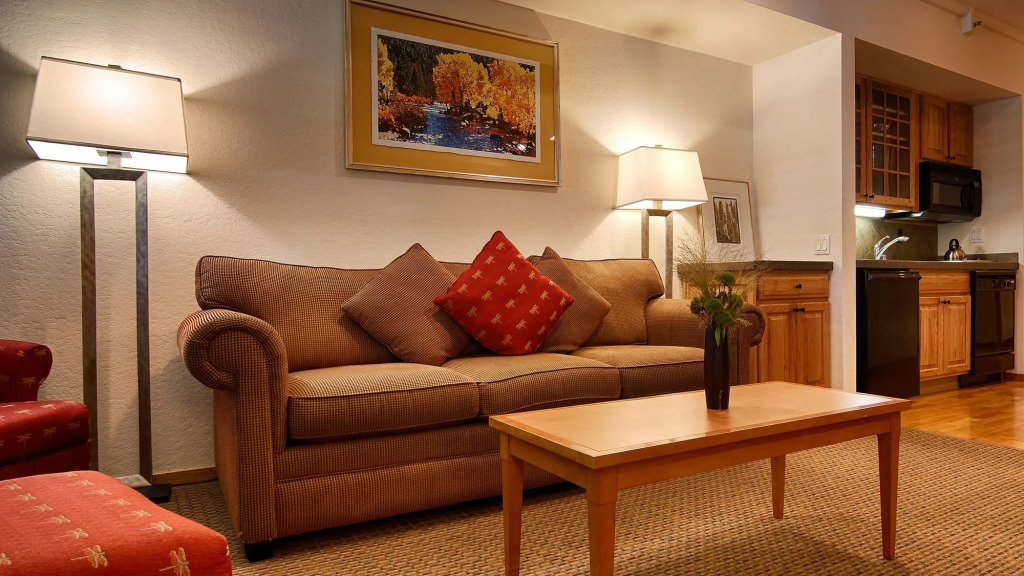 Squaw Valley Lodge