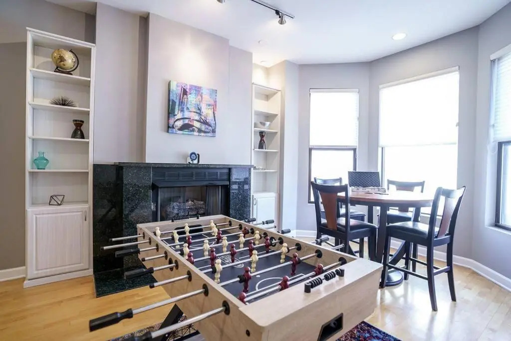 River North 3BR/2BA: HUGE, Parking, Center Chicago