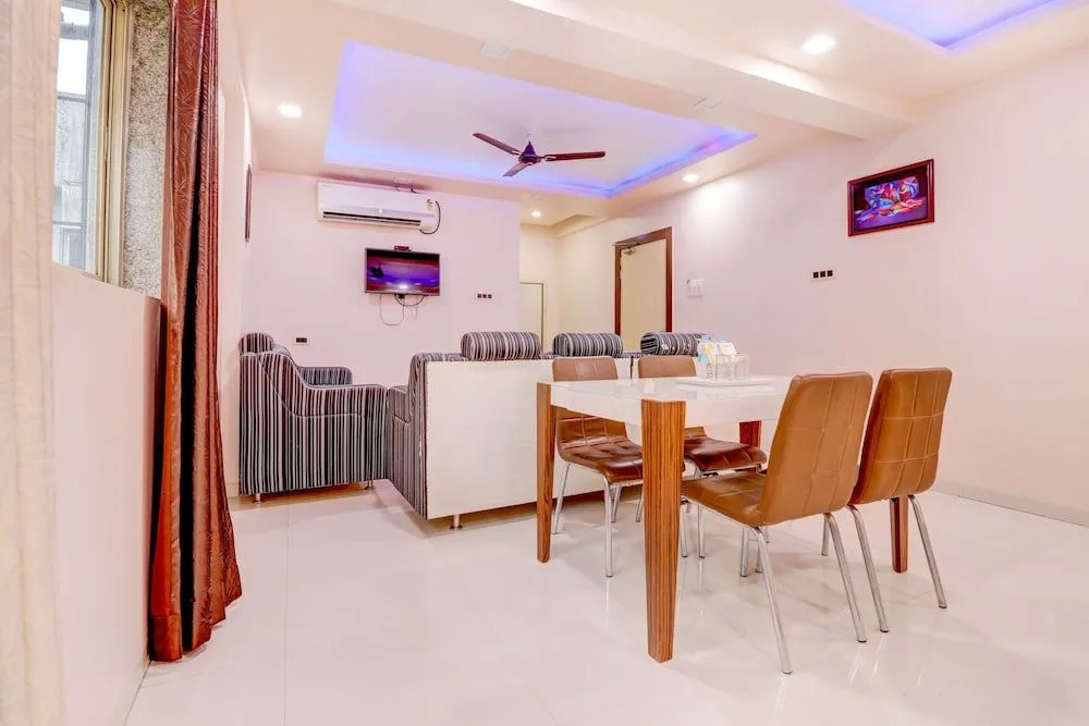 FabHotel Crystal Court Inn