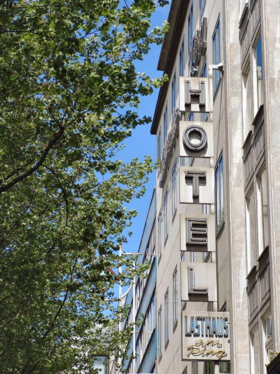 Tante ALMAs Kölner Hotel