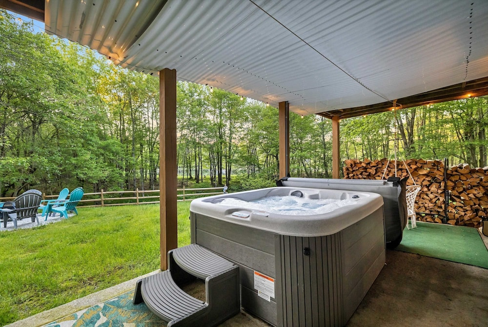 Waterfront Family Getaway w Hot Tub Game Room