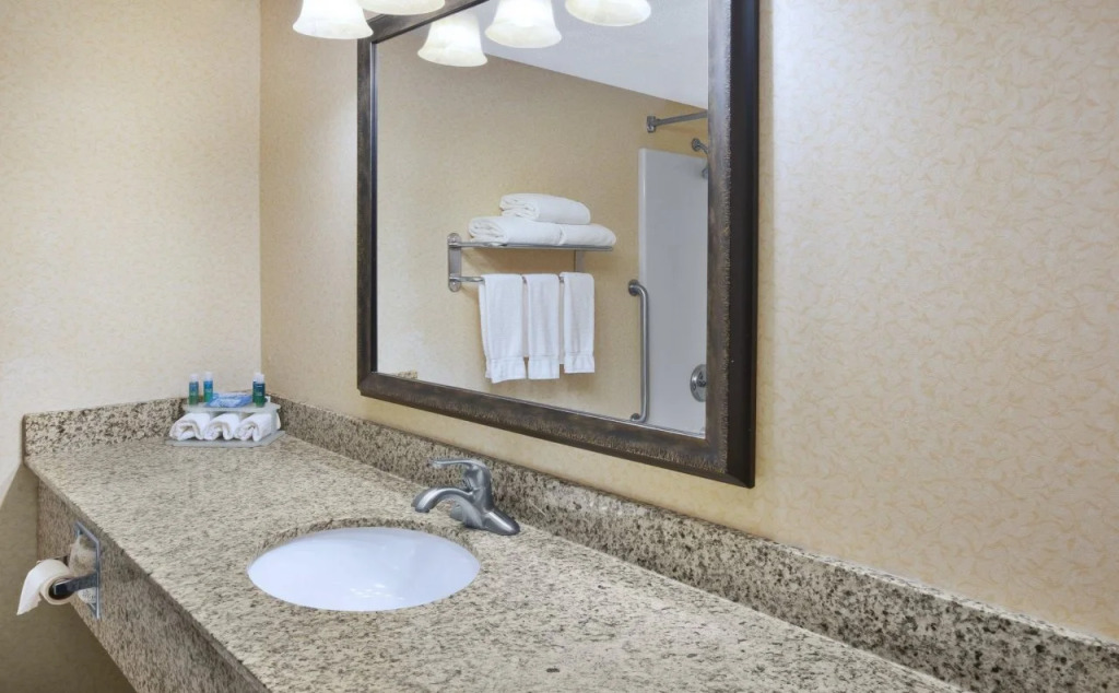 Holiday Inn Express Irwin (PA TPK Exit 67) by IHG