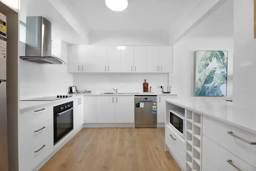 Ocean View 2-bed With Pool, Tennis Court & BBQ