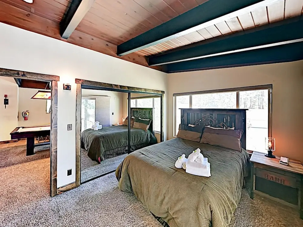Eagle Point W/ Hot Tub - Steps To Lake! 5 Bedroom Cabin