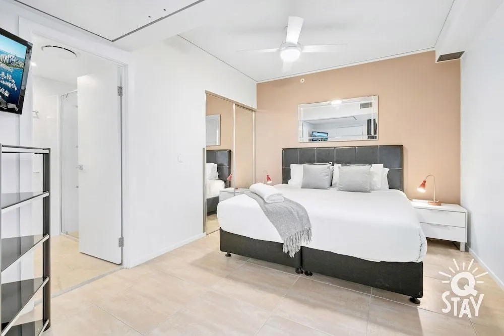 Sierra Grand Apartments - Hosted by WowStay