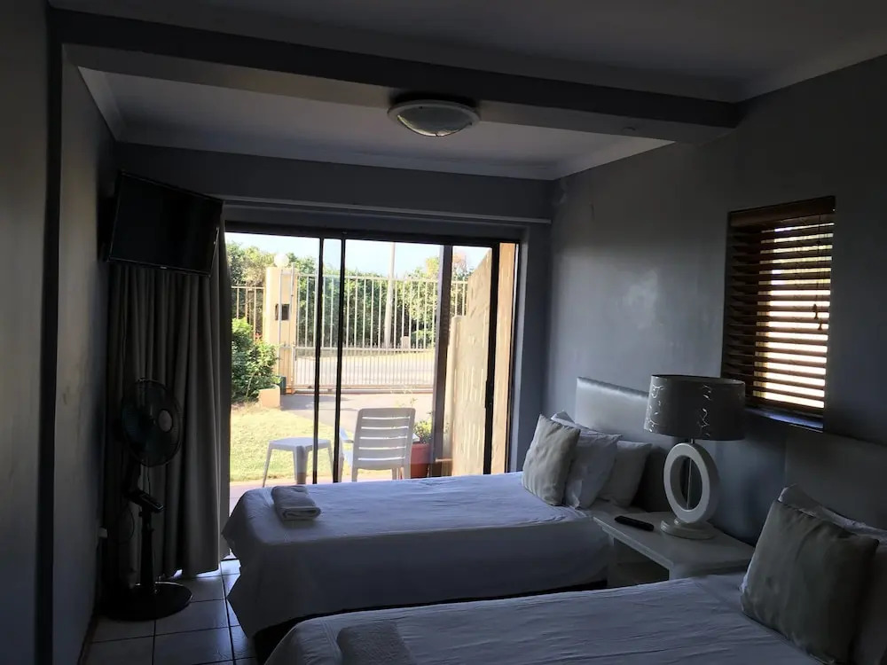 Glenashley Beach Accommodation - B&B and Backpackers