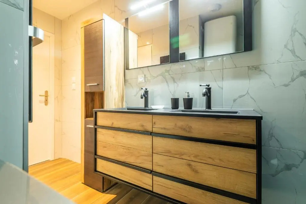 Spacious apartment with two terraces and private parking