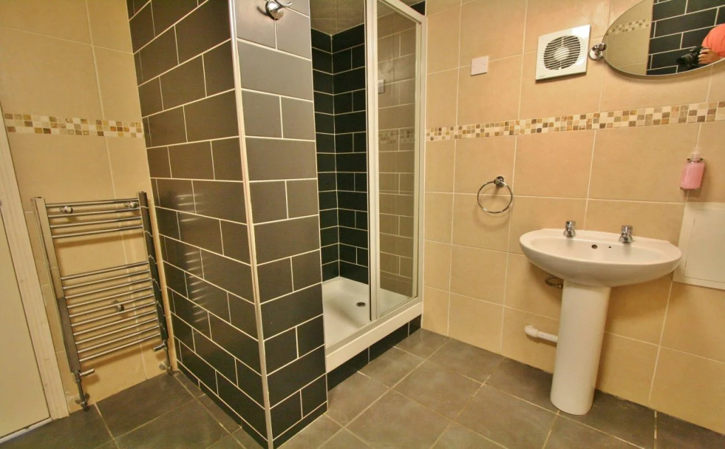 Central Hotel Cheltenham by Roomsbooked