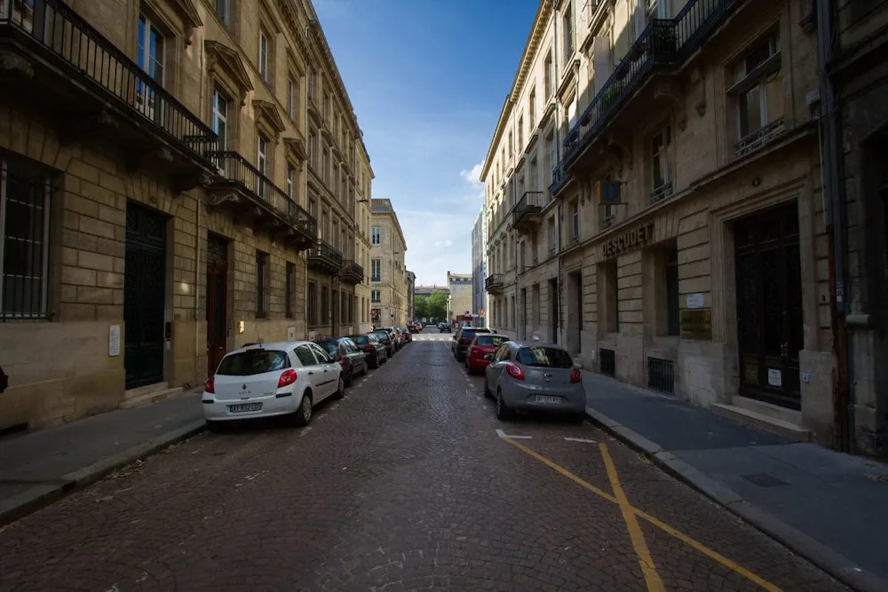 Spacious T3 of 150m2 - Place des Quinconces