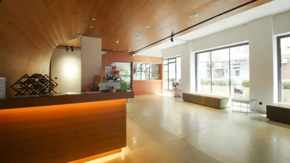 Guoshi Hotel (Dalian Donggang Business District Harbour Plaza Subway Station)