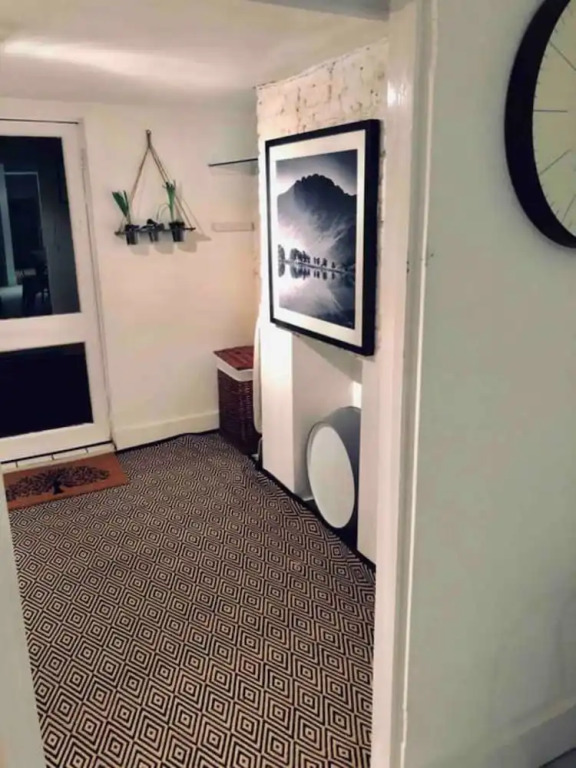 Modern 1 Bedroom Flat in Battersea With Patio
