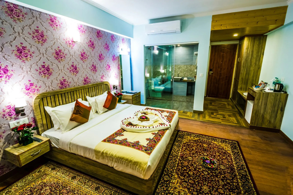 Snow Flakes Resort And Spa Centrally Heated Luxury Resort