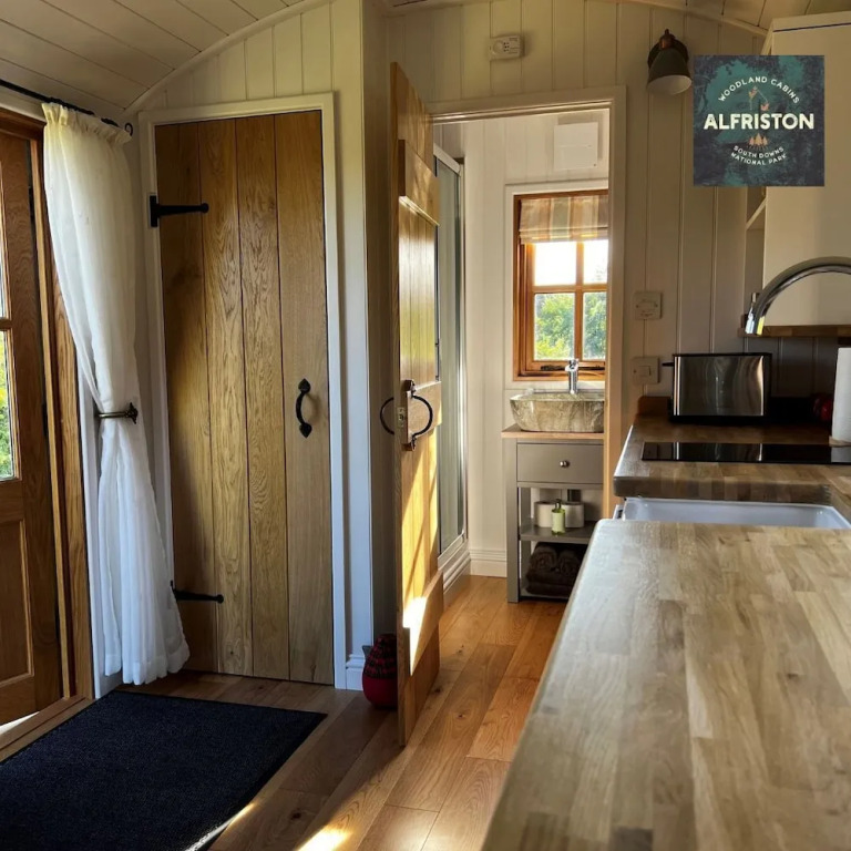 Robins Retreat - Orchard With hot tub - see Extras