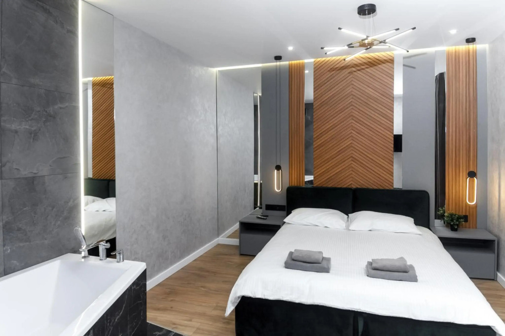 Close to main square, big living room and kitchen 2 saparate rooms