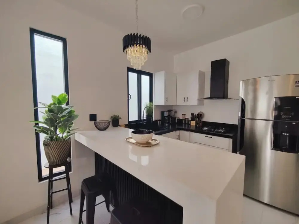 Beautiful 3bed 2bath new Home With Pool in Town