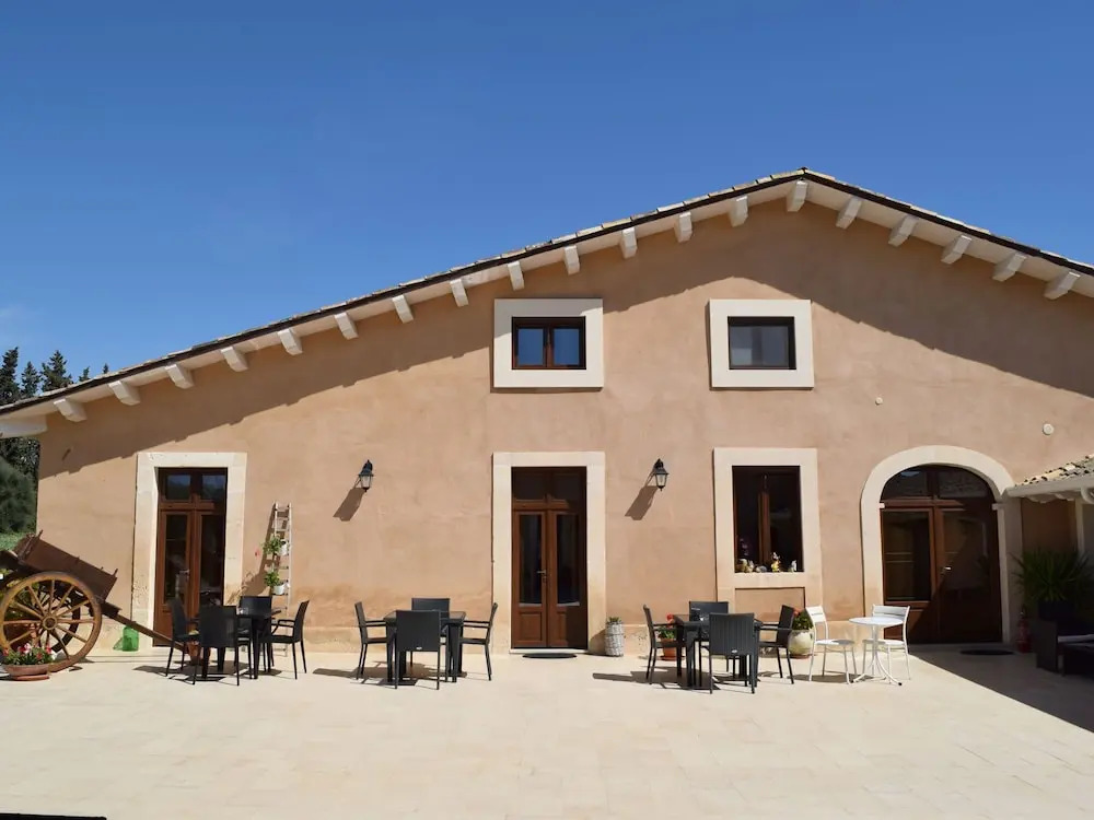 Luxurious Holiday Home With Swimming Pool In Syracuse Italy