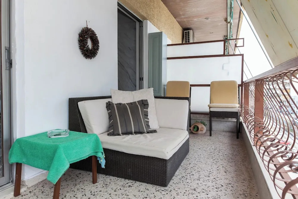 Urban Cosy 2 Bd Apt Near Metro w Balcony