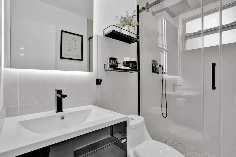Modern Hallandale Apt w/ Backyard Near Beach