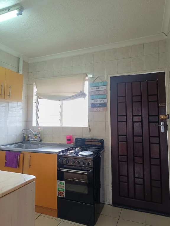 1 Bed Flat - Sleeps 2 - Parking - Wifi