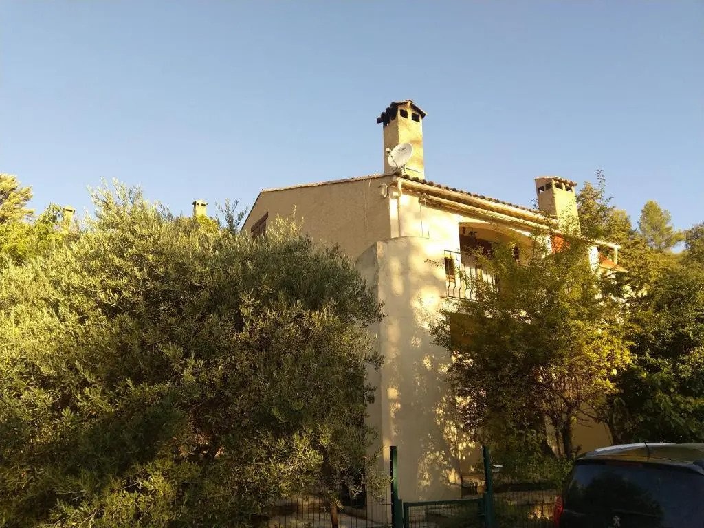Jolie maison de village, à 2 min à pied du lac dEsparron de Verdon