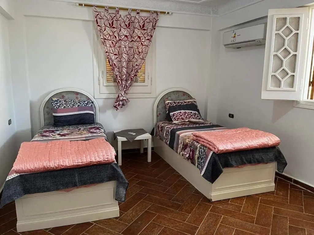 White Family Villa - Private Pool - AC - Very Big Garden - 5 bedrooms - 5- Min Walk to Beach