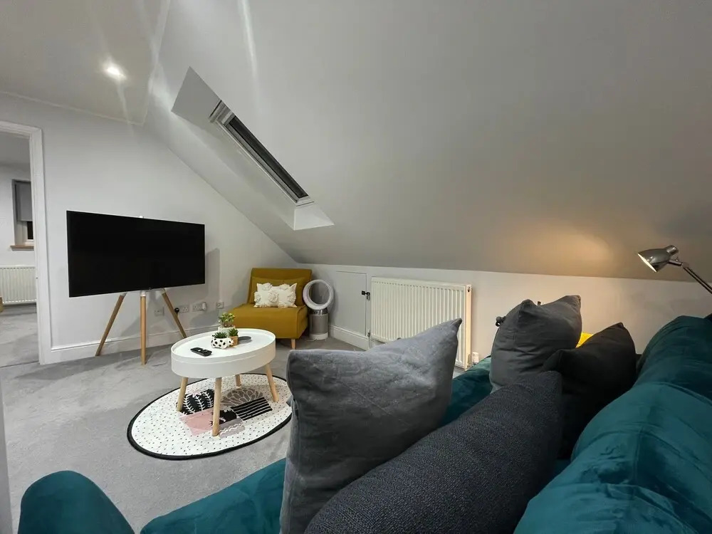 5 Star Unique Luxury Detached Apartment in Windsor