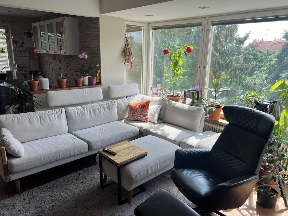 Cozy Well Connected Family Apartment