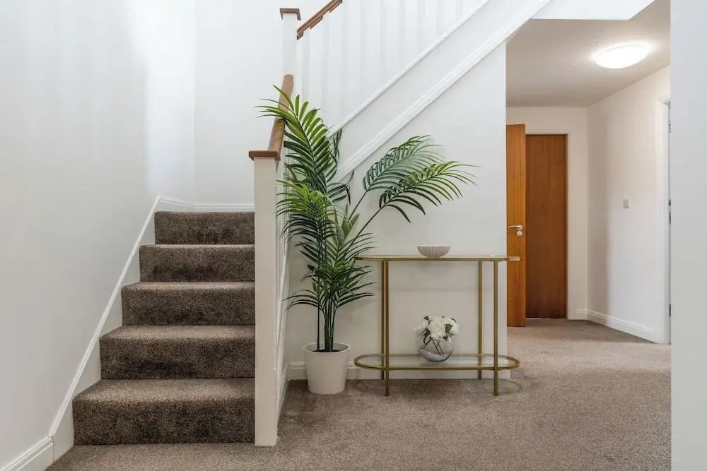 Cotels The Millhouse Corporate Apartments - PRIVATE APARTMENT BUILDINGS - GATED ENTRANCE - PARKING - WORK DESK