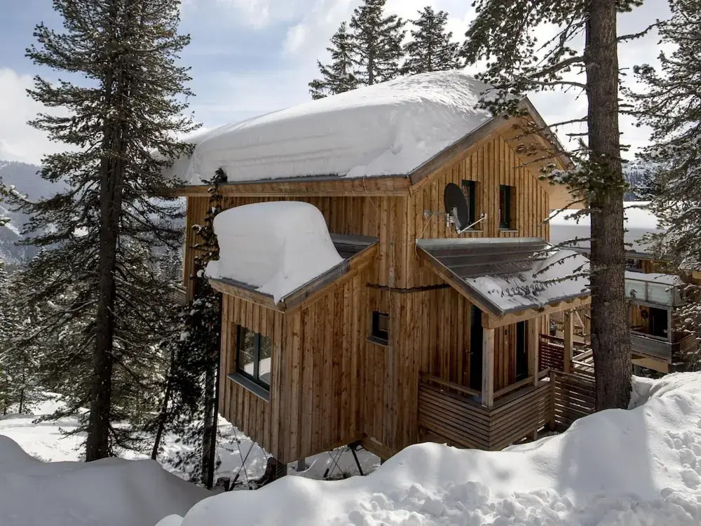 Spacious Chalet With hot tub