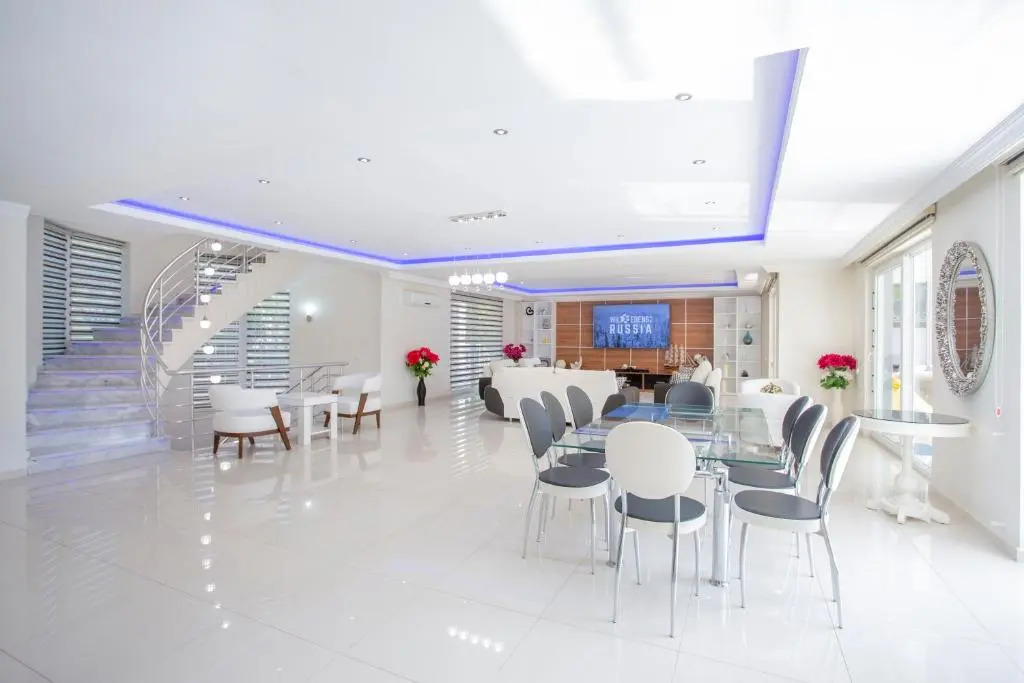 Villa Four Season 8