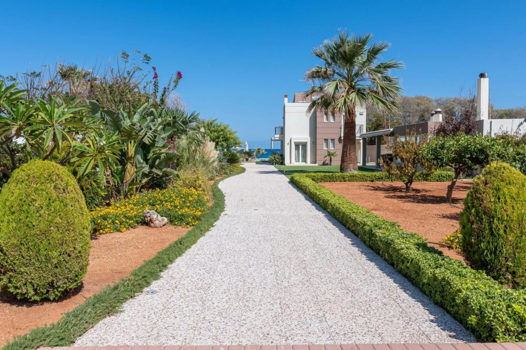 Beachfront Villa Diamond with a heated pool