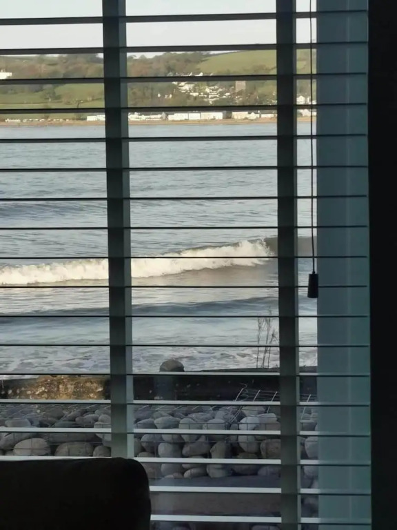 Beach House with Hot tub and Sauna