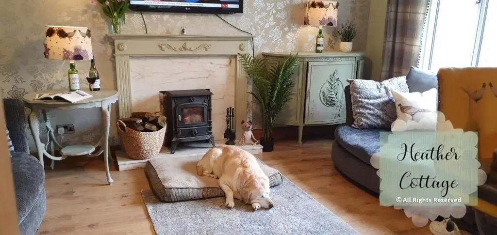 Heather Cottage - Stylish 3 Bedroom Cottage, Garden, Parking, Pets Welcome