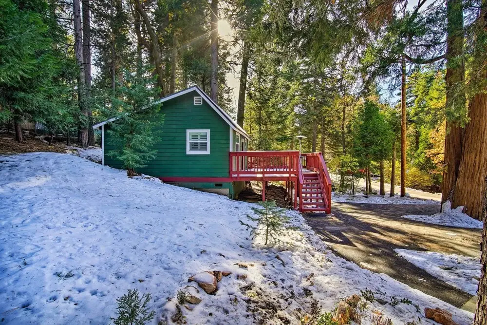 Running Springs Cabin w/ Deck + Forest Views